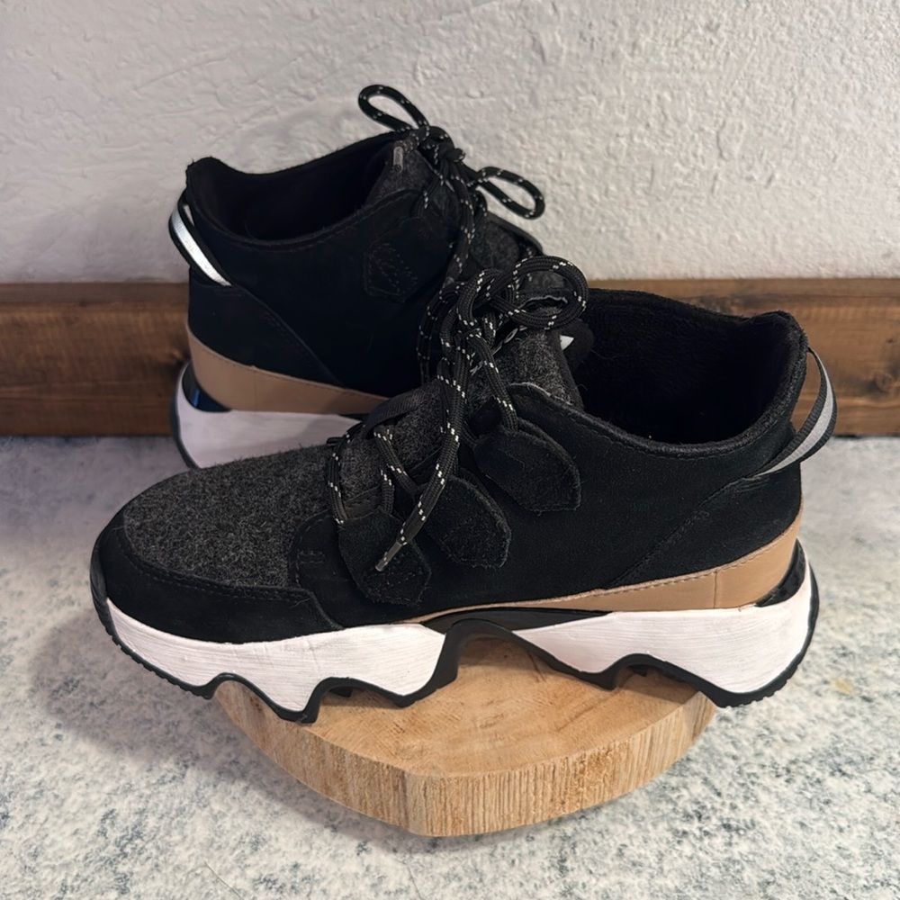 Sorel Kinetic shoes 🖤